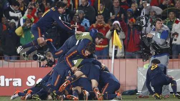 Spain celebrate David Villa's winner against Paraguay
