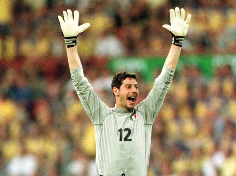 Francesco Toldo has annonuced his retirement