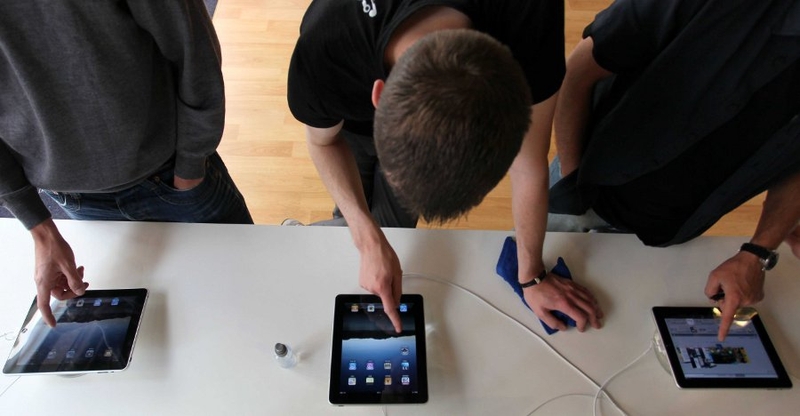 IBM will sell Apple iPads featuring its industry-focused apps