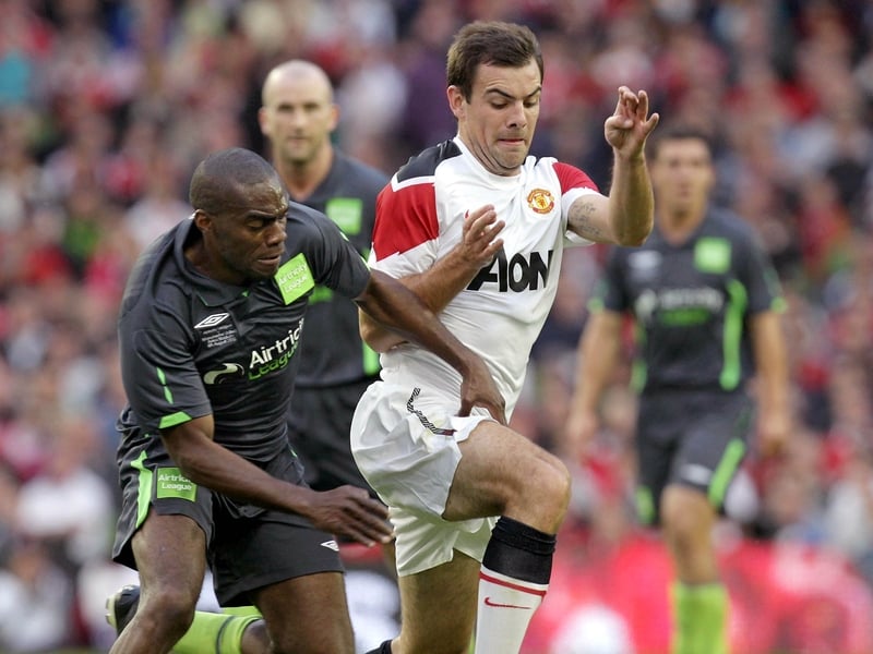 Joseph Ndo and Darron Gibson battle for possession at the Aviva Stadium