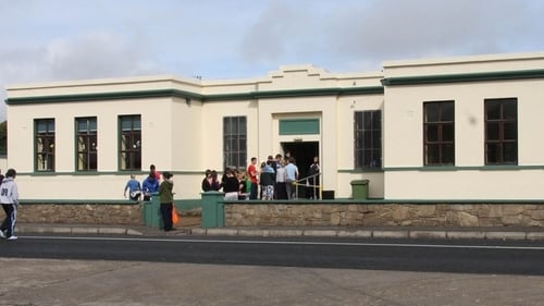 Bhí ganntanas 1,800 leaba i measc na gcoláistí samhraidh do chúrsaí na bliana seo caite.