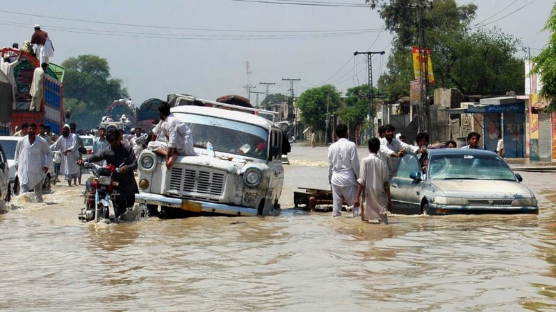 Pakistan - 1,600 people have died in the floods