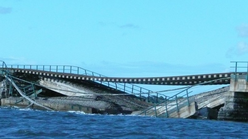 Malahide - Train passed over viaduct just before it collapsed