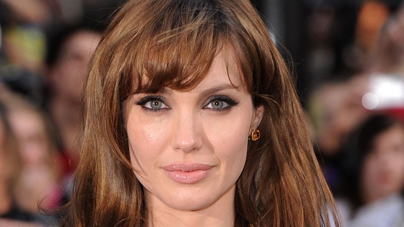 Angelina jolie is set to visit Syrian refugees