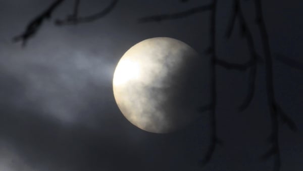 Moon - 'Lobate scarps' suggest shrinking Moon