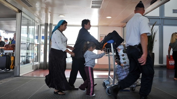 Roma - 8,313 deported from France this year