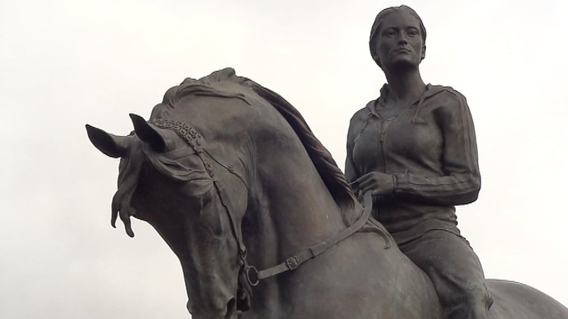 Statue - Claims it 'encourages negative stereotypes'