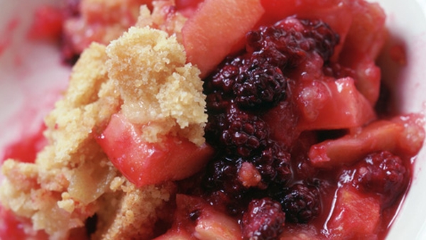 Apple and Mixed Berry Crumble