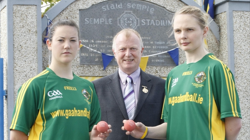 Kerry's Ashley Prendiville and fellow Kingdom handballer, Maria Daly with Irish Handball President Tony Hannon