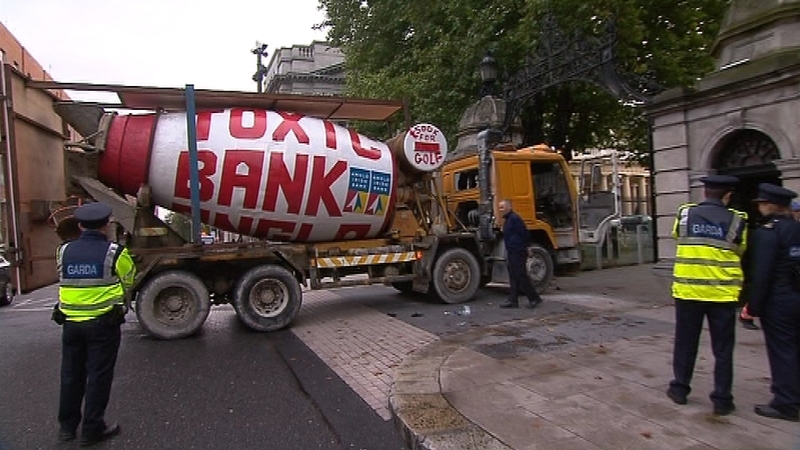 Leinster House - Truck was driven up to the gates on Kildare Street