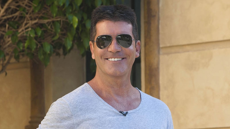 Cowell - Simon gives judges unusual thank you present