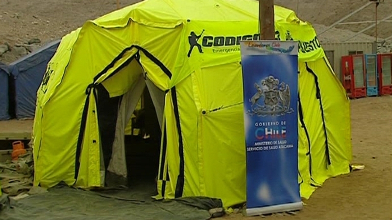 Chile - Miners will be treated before meeting families