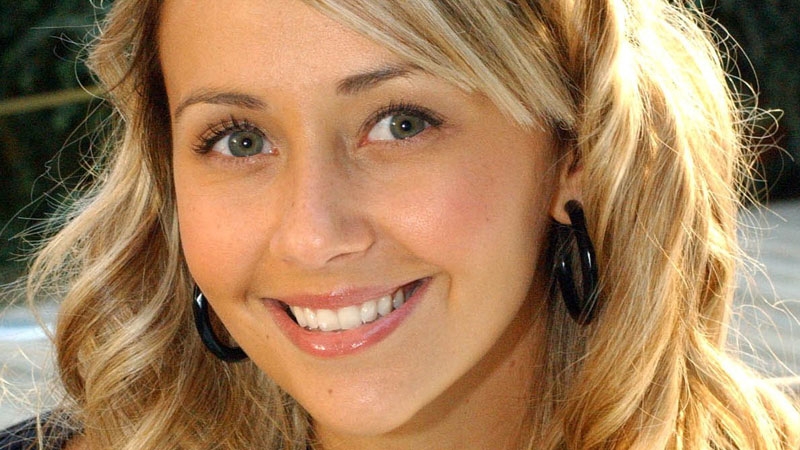 Smith - Likes Maria's difficult relationships