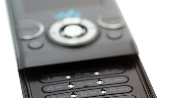 Sony Ericsson - 48% drop in quarterly net profits