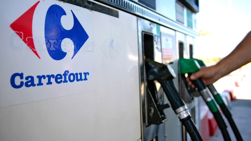 Cheaper fuel prices pulls euro zone inflation down to 0.7% in October