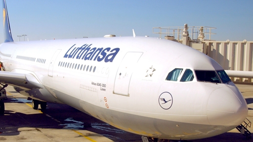 Lufthansa's full-year net profit fell by 74.5% to €313m due to restructuring and project costs