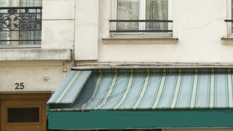 Awning - Man raced to catch toddler after she hit the awning
