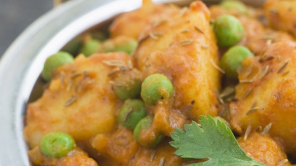 Aloo Tikki with Spiced Peas and Sweet and Sour Yog