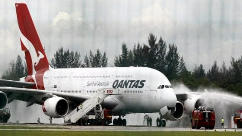 Qantas - Plane was forced to land in Singapore with engine trouble