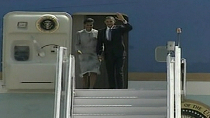 Mumbai - Barack &amp; Michelle Obama begin visit to region