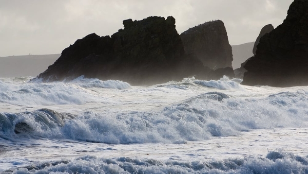 Wave Energy - Tonn Energy aims to develop a commercially viable electricity generation system