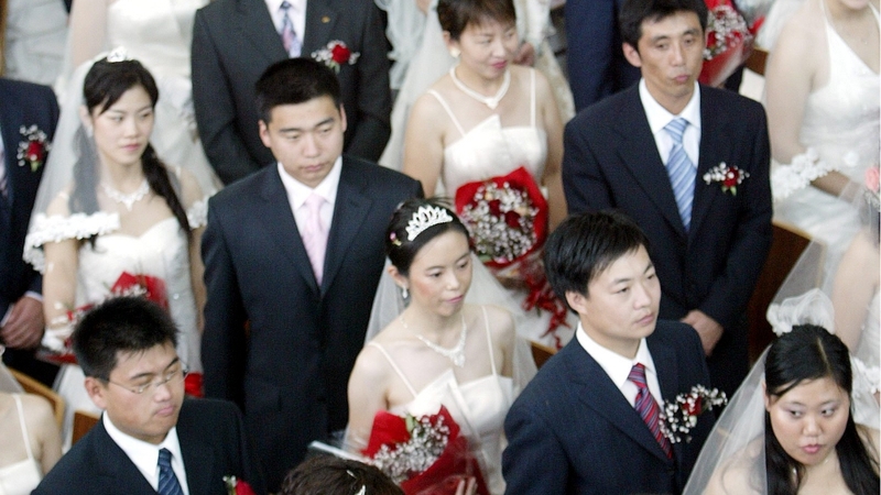 Weddings - Chinese wedding photos normally show couples posing in Western and Chinese outfits