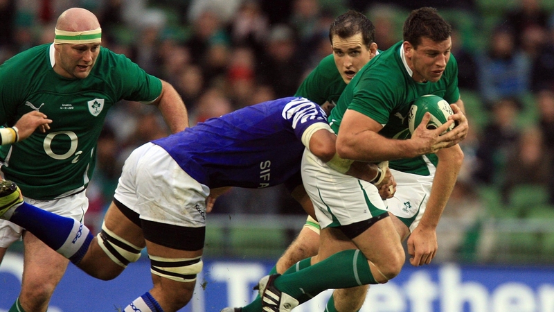 Denis Leamy makes the hard yards against Samoa