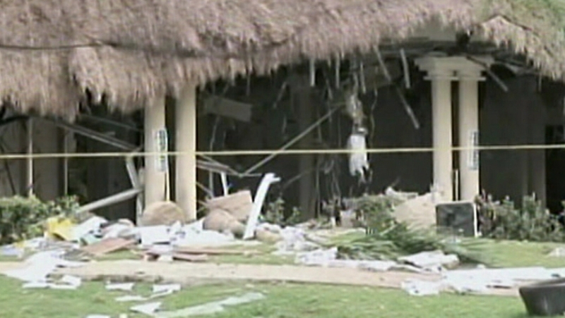 Playa del Carmen - Possible build up of gas beneath the restaurant floor