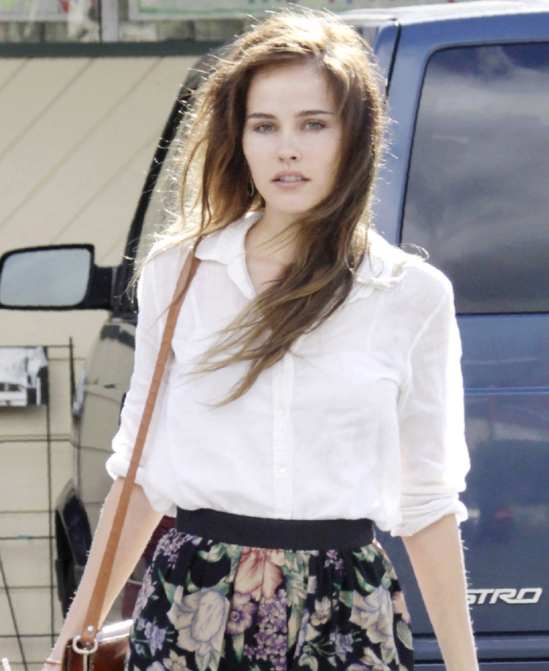 Love Isabel Lucas' laidback, hippyish look