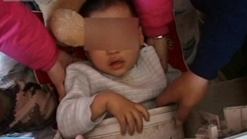 Chaofan - Three-year-old got stuck in the machine