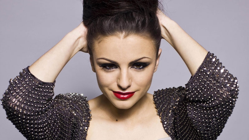 Cher Lloyd gives advice to Little Mix's Jesy