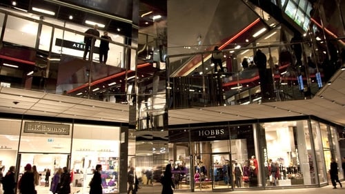UK consumers - Small rise in credit card borrowing