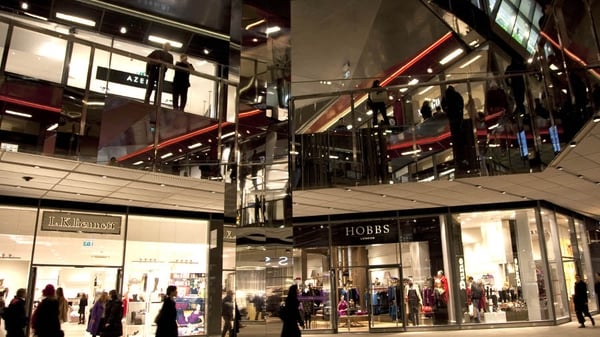 UK consumers - Small rise in credit card borrowing