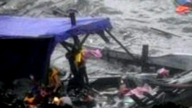 Christmas Island - Boat smashed on heavy waves
