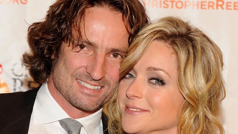 Jane Krakowski and fiance Robert welcome a baby boy!