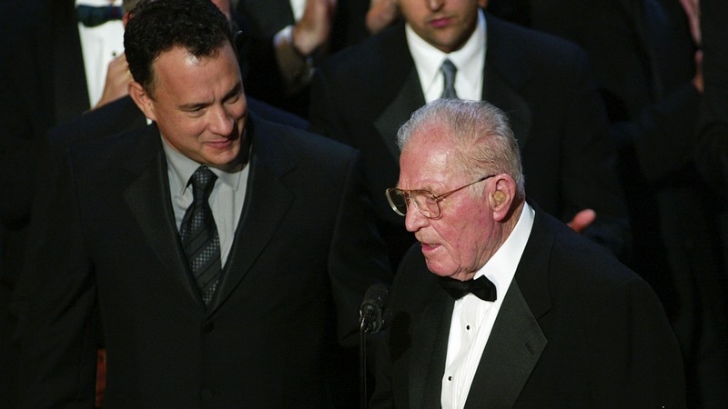 Hanks, Winters - Tom with Richard at the 2002 Emmy's