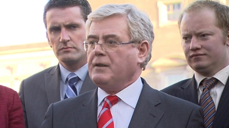Eamon Gilmore - Coalition is 'politically dysfunctional'