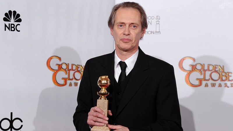 Buscemi - Steve picking up his 2011 Golden Globe