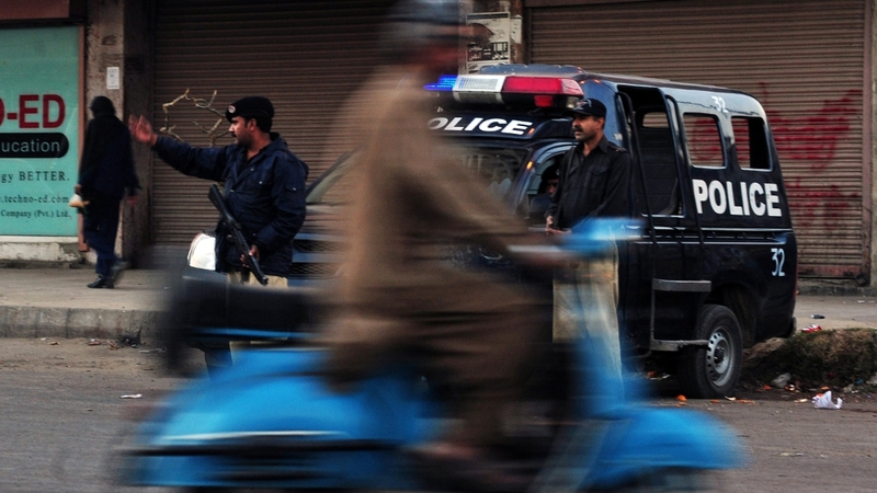 Pakistan - Police say 10kg of explosives in minibus
