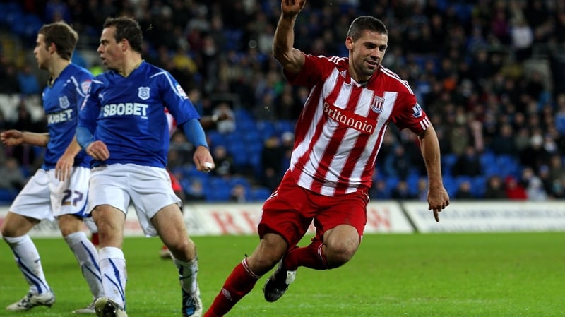 Jon Walters hit an extra-time brace to send Stoke through