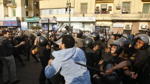 Cairo - Police and demonstrators clashed in a central square