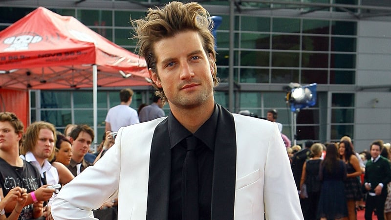 Axle Whitehead dating Home and Away's Weaving