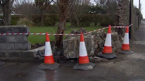 Rush - Man dies after car hit wall