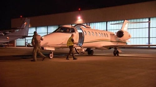 Lìbya - Air Corps plane lands in Tripoli