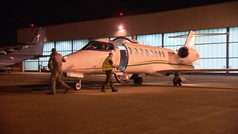 Lìbya - Air Corps plane lands in Tripoli