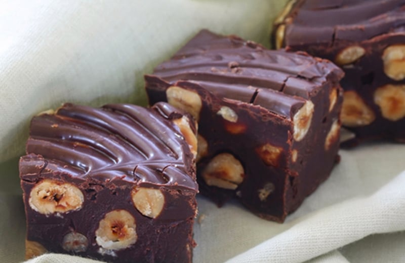 This cake is delicious, gluten free and keeps very well for a few days.