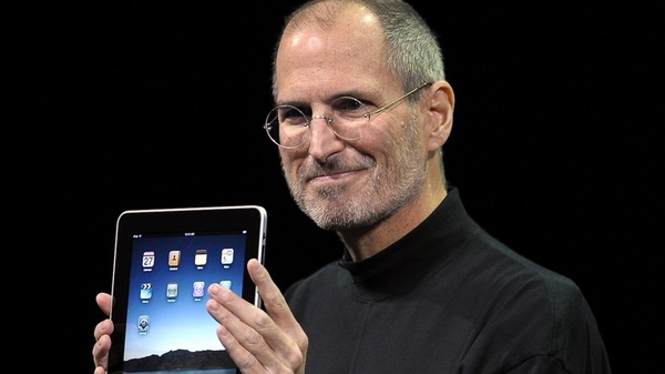 Steve Jobs resigns as CEO but stays on as Apple chairman