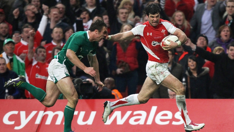 Mike Phillips - Pictures show him being restrained by bouncers