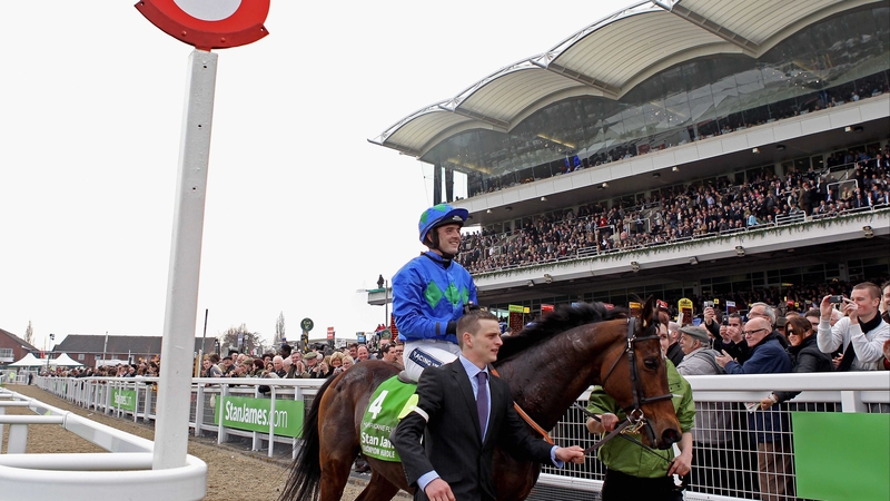 Hurricane Fly & Ruby Walsh will hope to be back in the winners enclosure at Prestbury Park come 3.30 on Tuesday