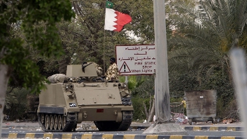 Manama - Tank blocks a road leading to protest area
